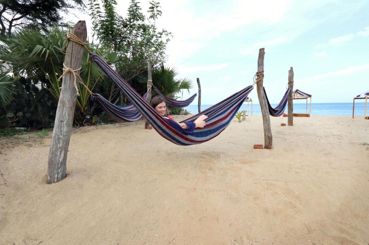 Feel The Waves Hotel Arugam Bay Exterior photo