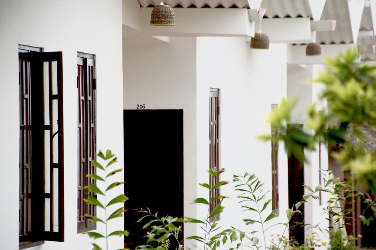 Feel The Waves Hotel Arugam Bay Exterior photo